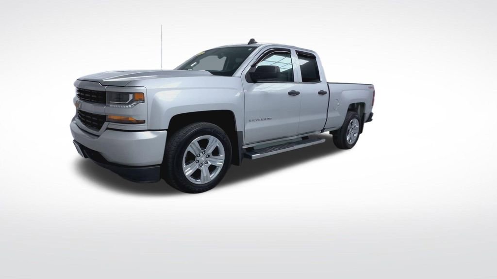 Used 2017 Chevrolet Silverado 1500 Custom w/ Custom Convenience Package image 4
