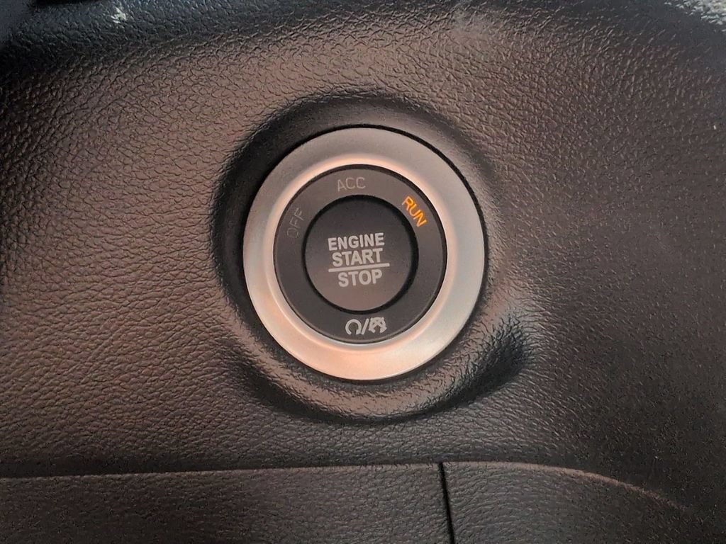 New 2027 Chrysler Pacifica Select FWD image 25