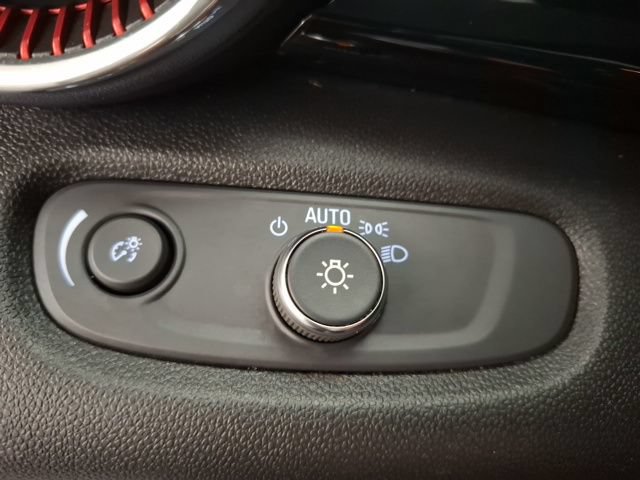 Used 2025 Chevrolet Trax RS w/ Sunroof Package FWD image 21