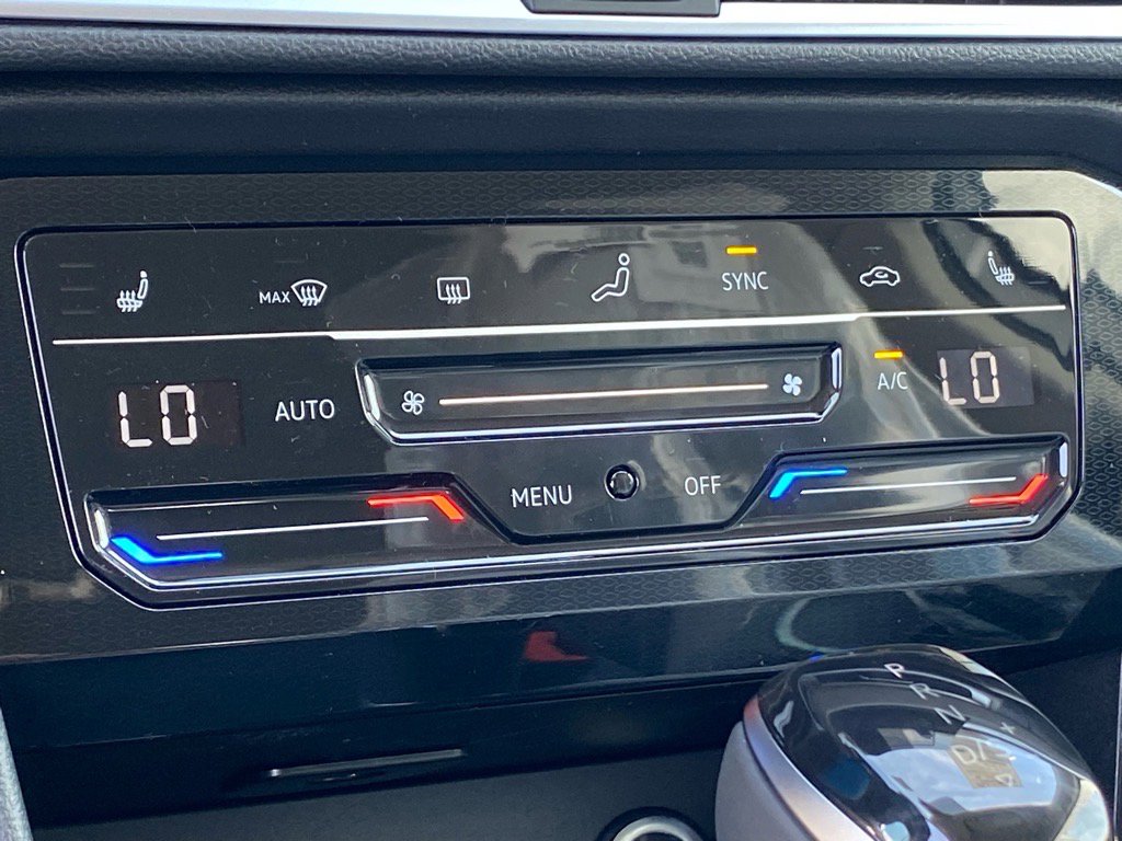 New 2025 Volkswagen Taos SE image 6