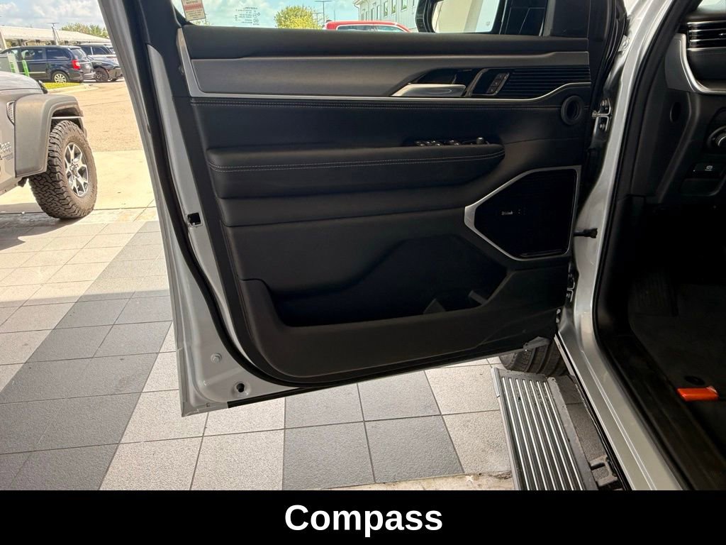 New 2026 Jeep Grand Wagoneer L Limited AWD/4WD image 34
