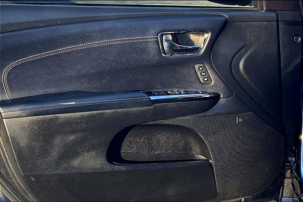 Used 2016 Toyota Avalon Limited image 22