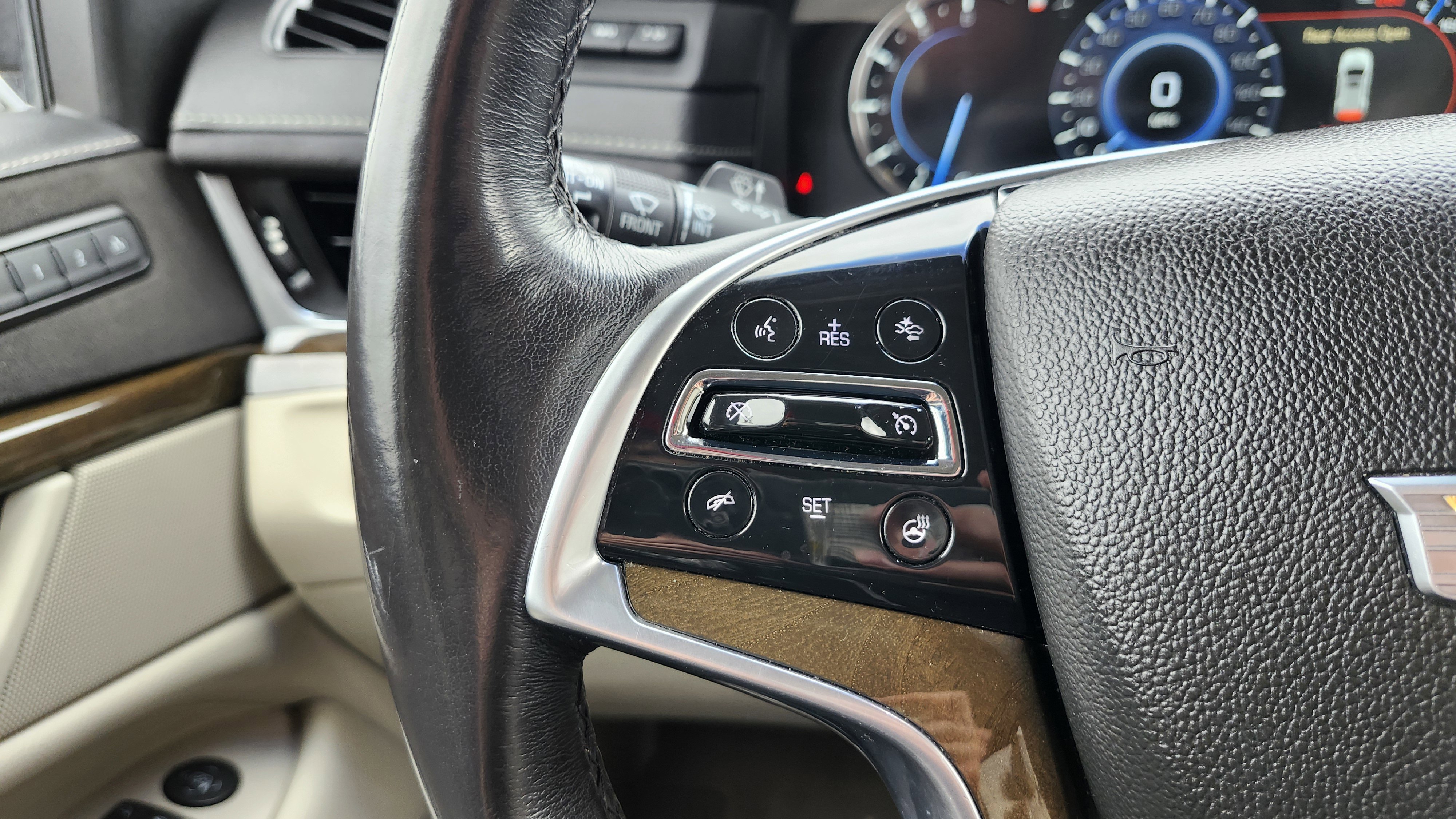 Used 2018 Cadillac Escalade ESV Premium Luxury image 41