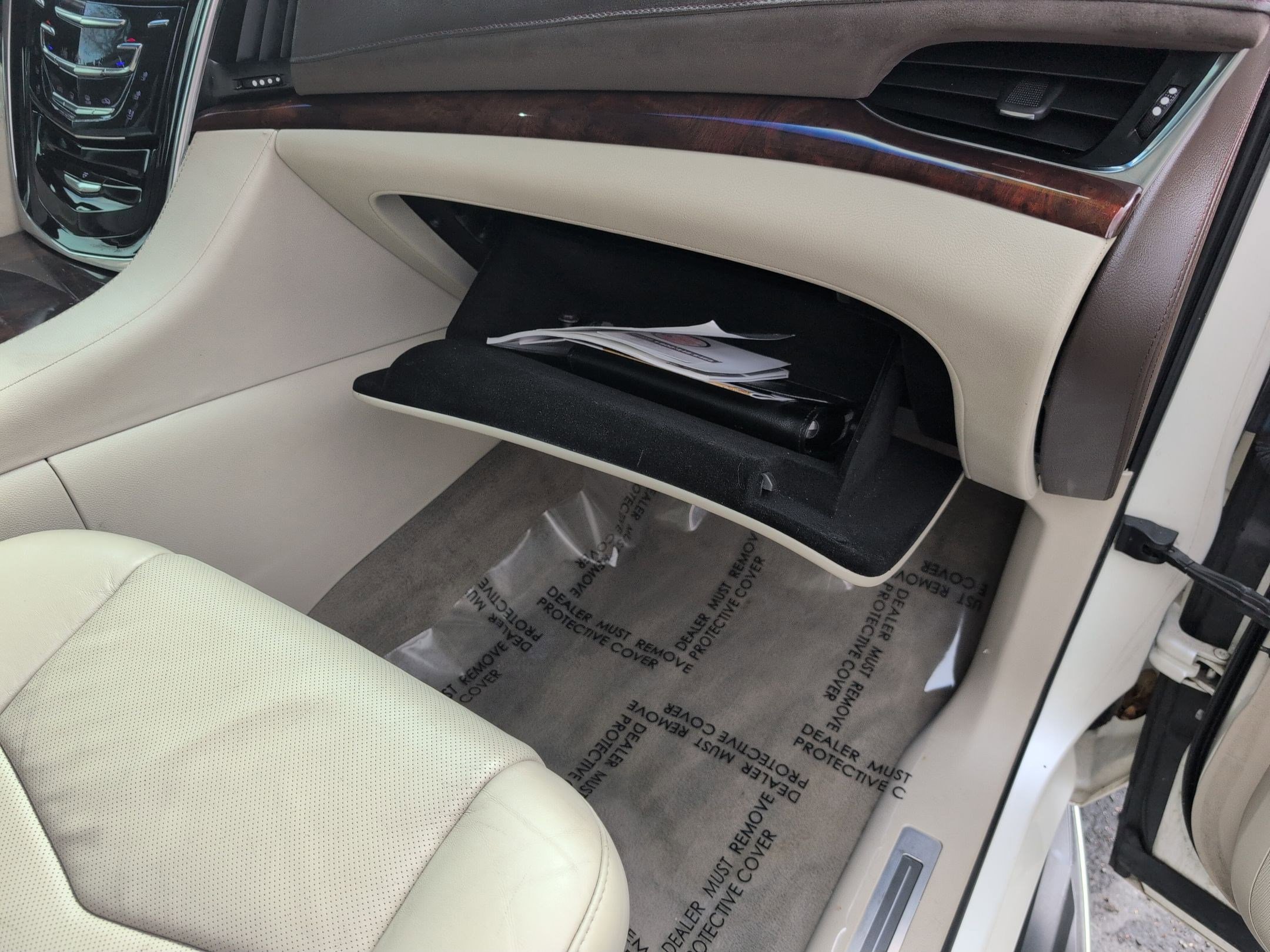 Used 2015 Cadillac Escalade Premium image 31