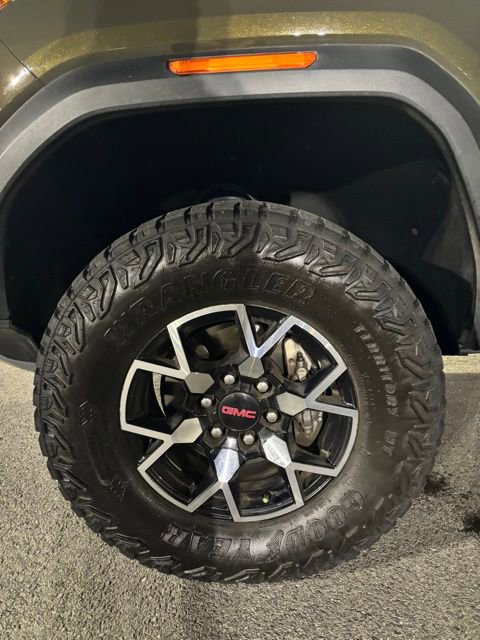 Used 2024 GMC Canyon AT4X image 35