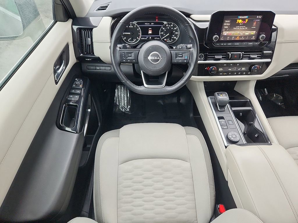 Used 2022 Nissan Pathfinder SV image 12