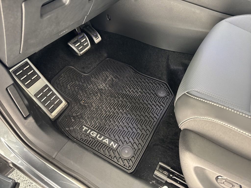 New 2026 Volkswagen Tiguan SE R-Line AWD/4WD image 16