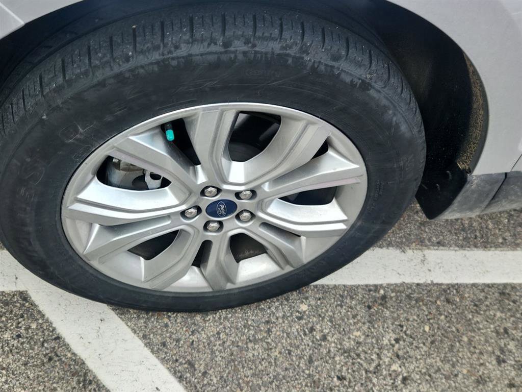 Used 2019 Ford Edge Titanium w/ Equipment Group 301A AWD/4WD image 10