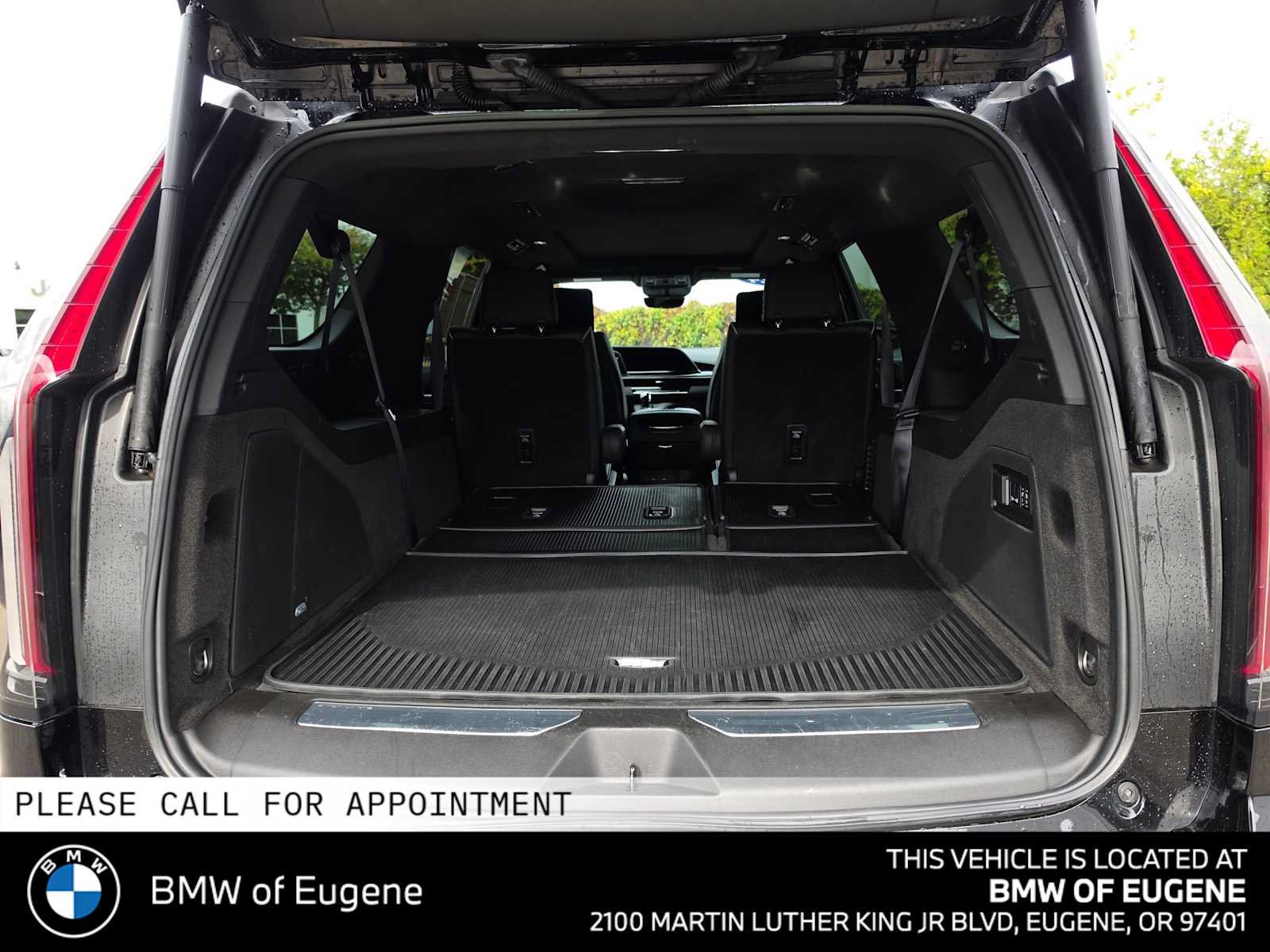Used 2024 Cadillac Escalade ESV Sport w/ LPO, ONYX Package AWD/4WD image 18