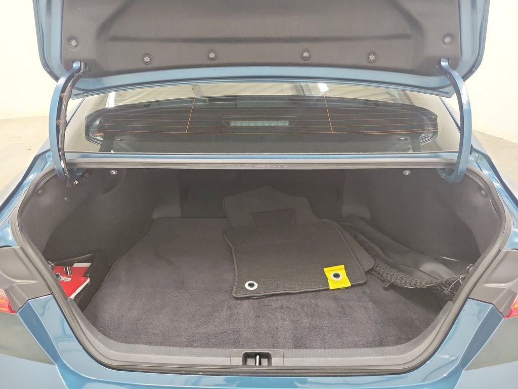 Used 2025 Toyota Camry SE w/ Convenience Package image 11