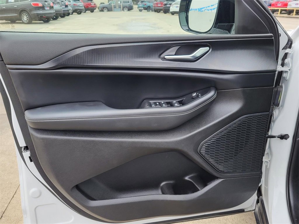 Used 2023 Jeep Grand Cherokee Altitude image 21