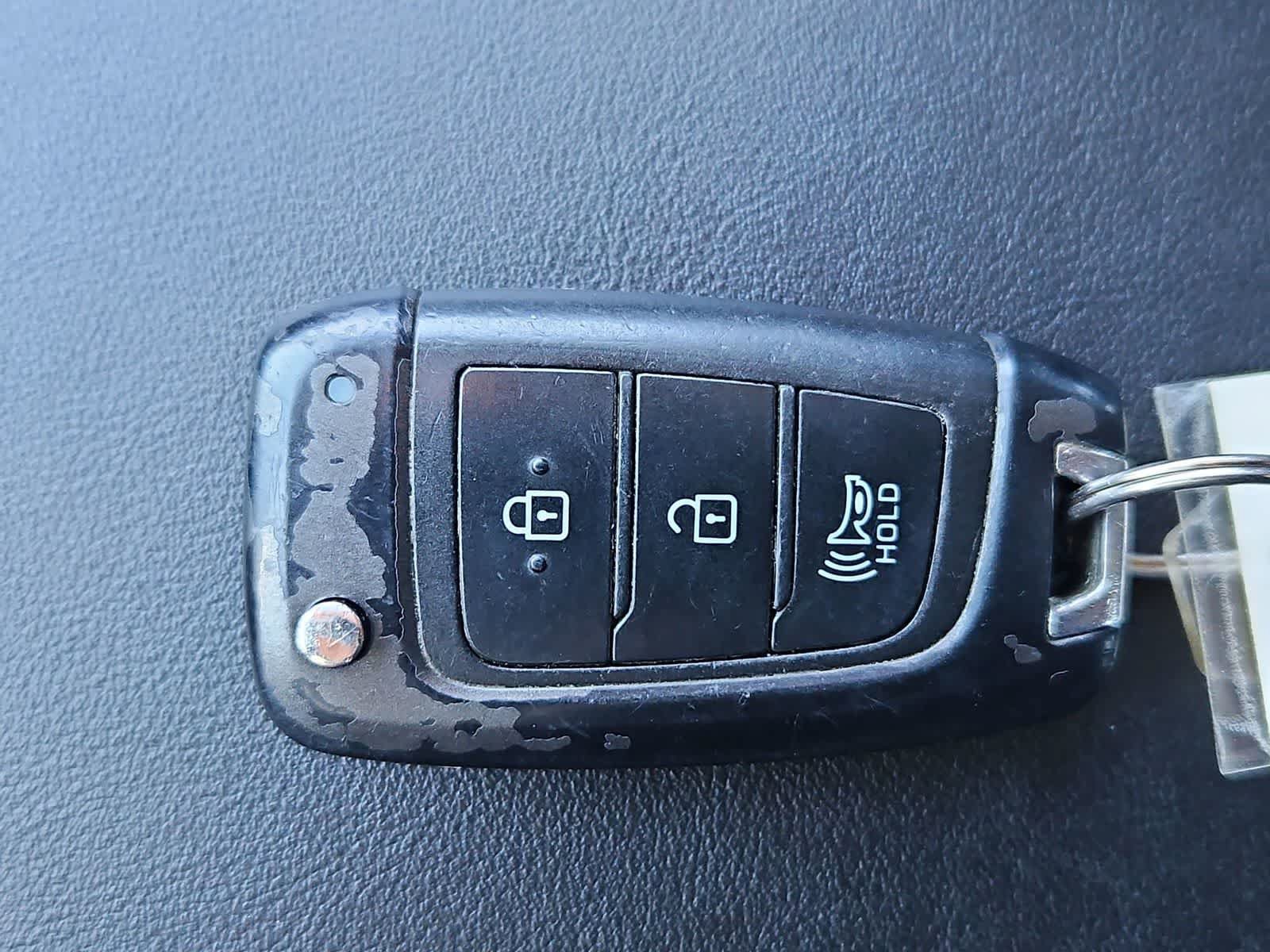 Used 2020 Hyundai Santa Fe SE FWD image 35
