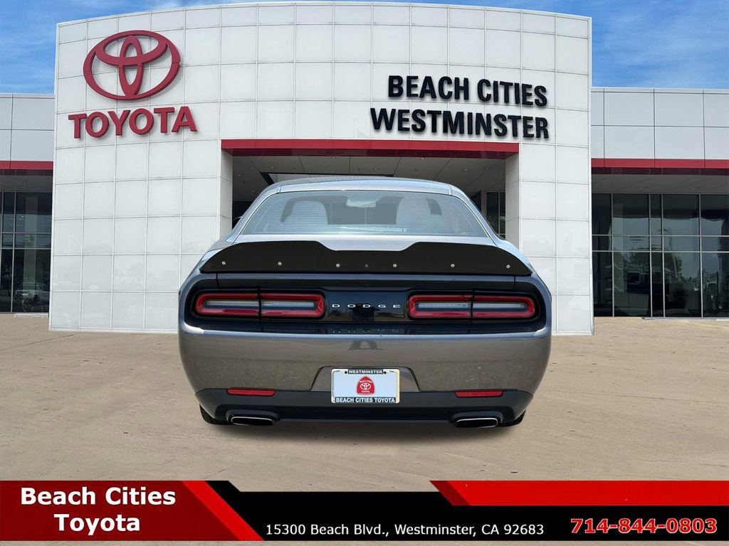 Used 2017 Dodge Challenger SXT w/ Cold Weather Group RWD image 10