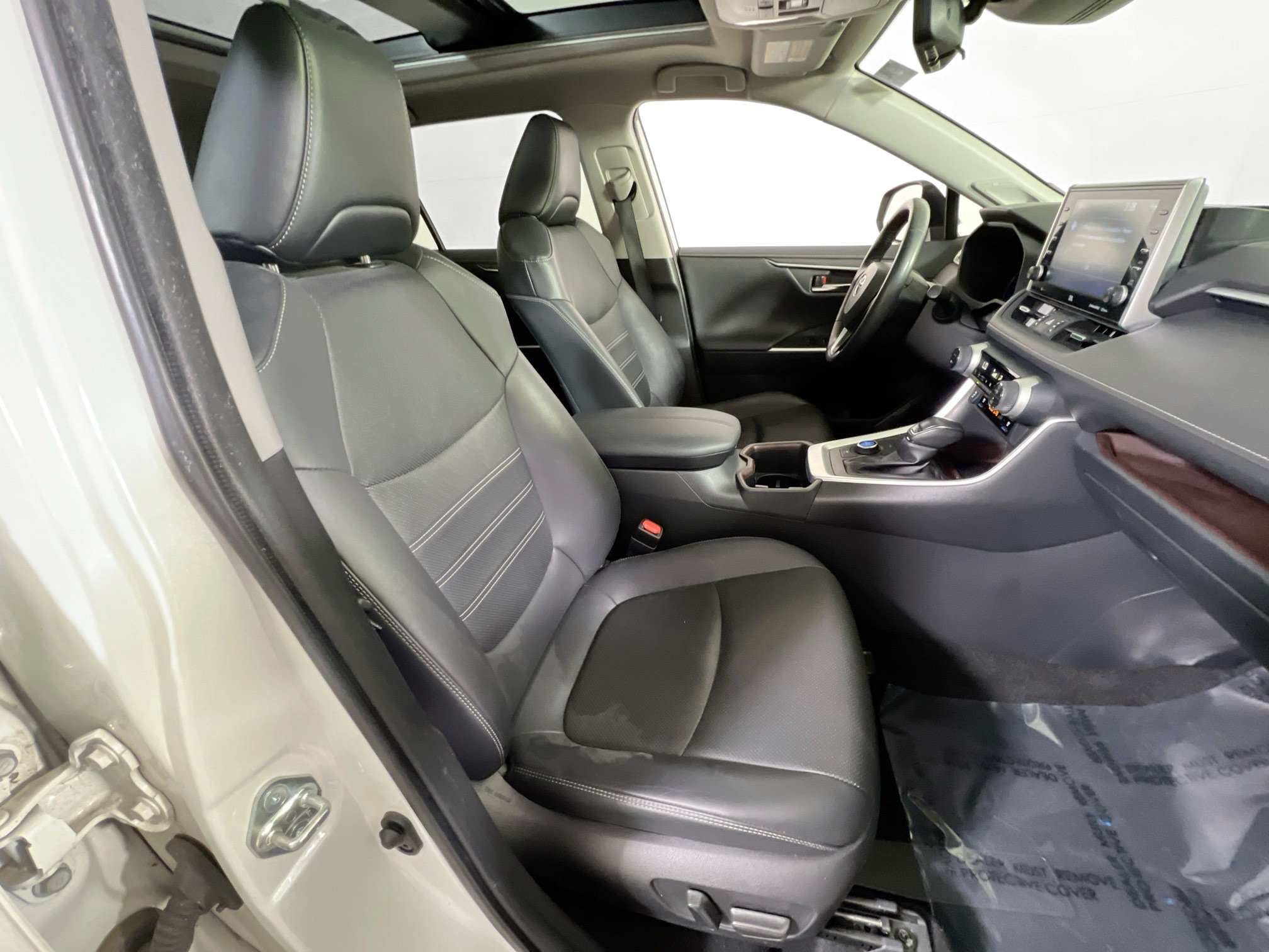 Used 2022 Toyota RAV4 Limited AWD/4WD image 27