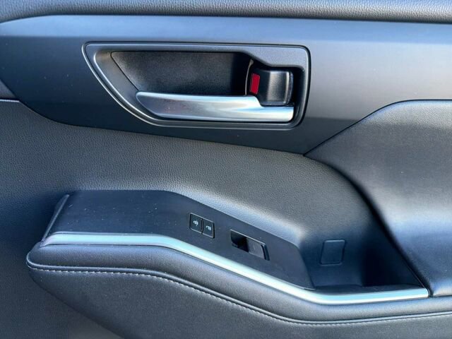 Used 2021 Toyota Highlander XSE image 23