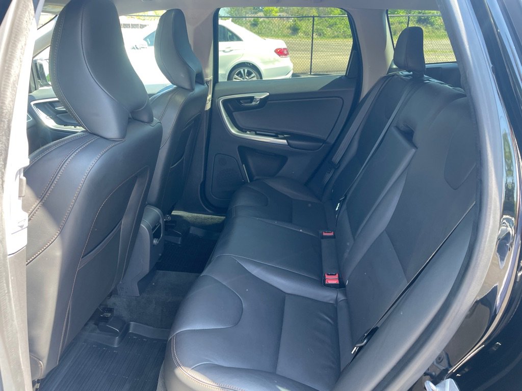 Used 2017 Volvo XC60 T5 Dynamic w/ Preferred Option Package image 18