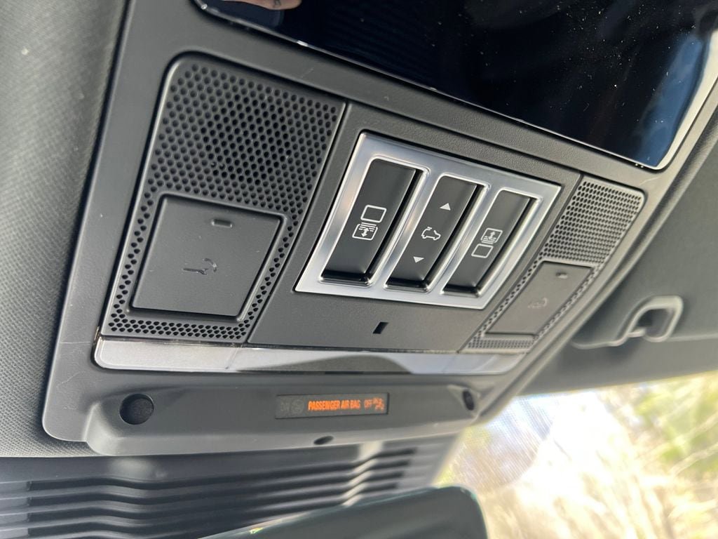 New 2025 Land Rover Discovery Dynamic SE AWD/4WD image 21