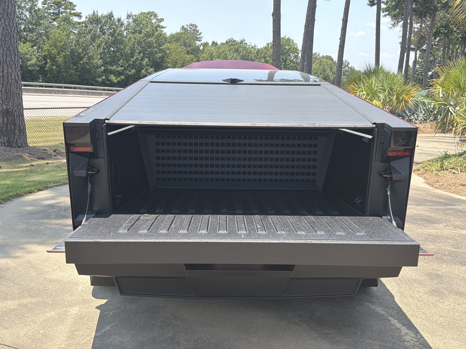 Used 2025 Tesla Cybertruck AWD Crew Cab image 33