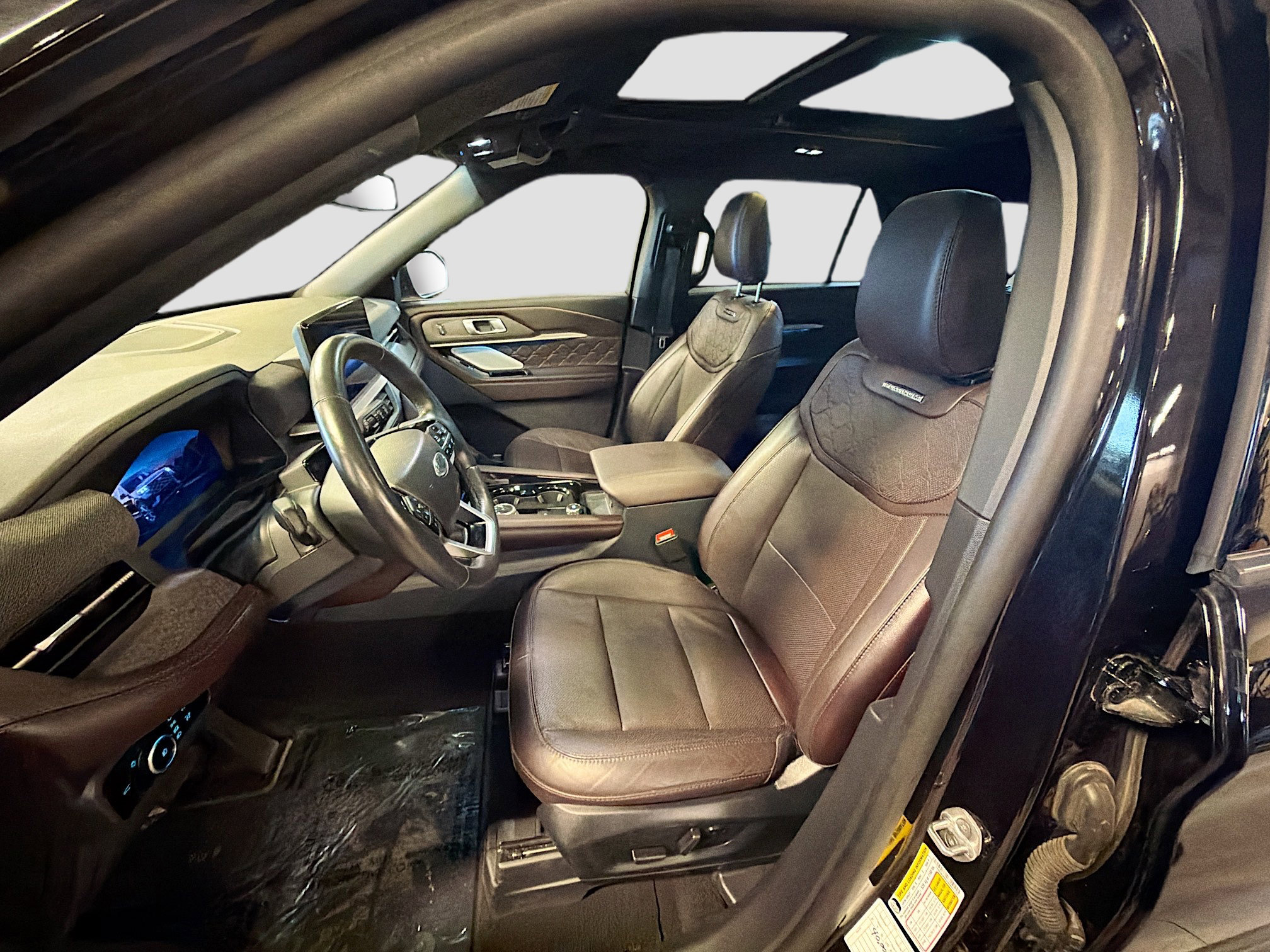 Used 2025 Ford Explorer Platinum w/ LUX Leather Package image 13