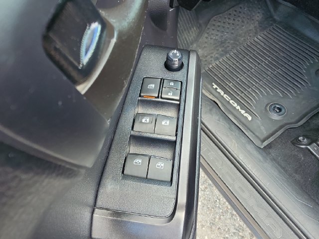 Used 2020 Toyota Tacoma TRD Sport AWD/4WD image 14