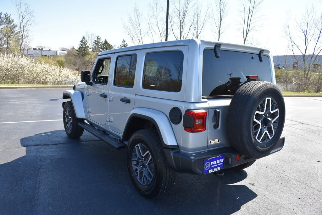 Used 2024 Jeep Wrangler Unlimited Sahara w/ Dual Top Group AWD/4WD image 7