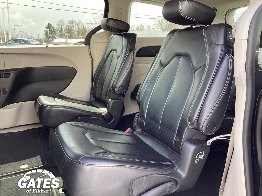 Used 2023 Chrysler Pacifica Touring-L FWD image 15