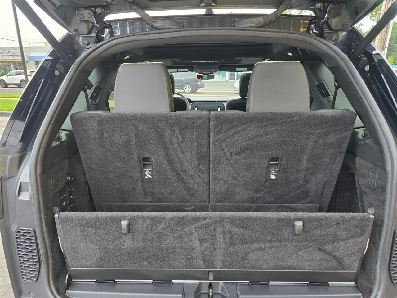 Used 2019 Land Rover Discovery HSE AWD/4WD image 21