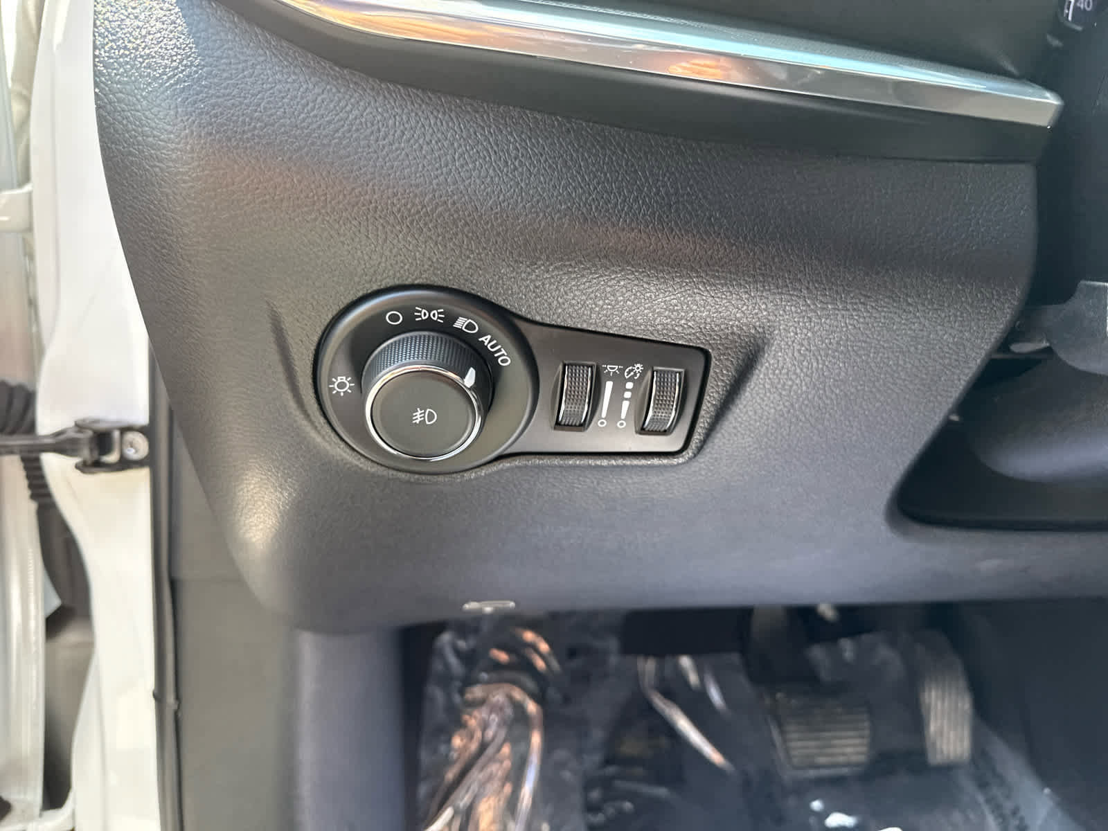 Used 2024 Jeep Compass Limited w/ High Altitude Package image 17