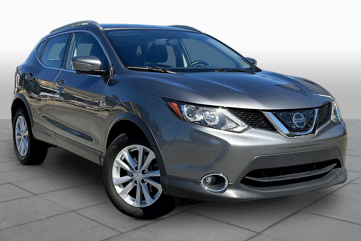Used 2018 Nissan Rogue Sport SV w/ SV Technology Package FWD image 3