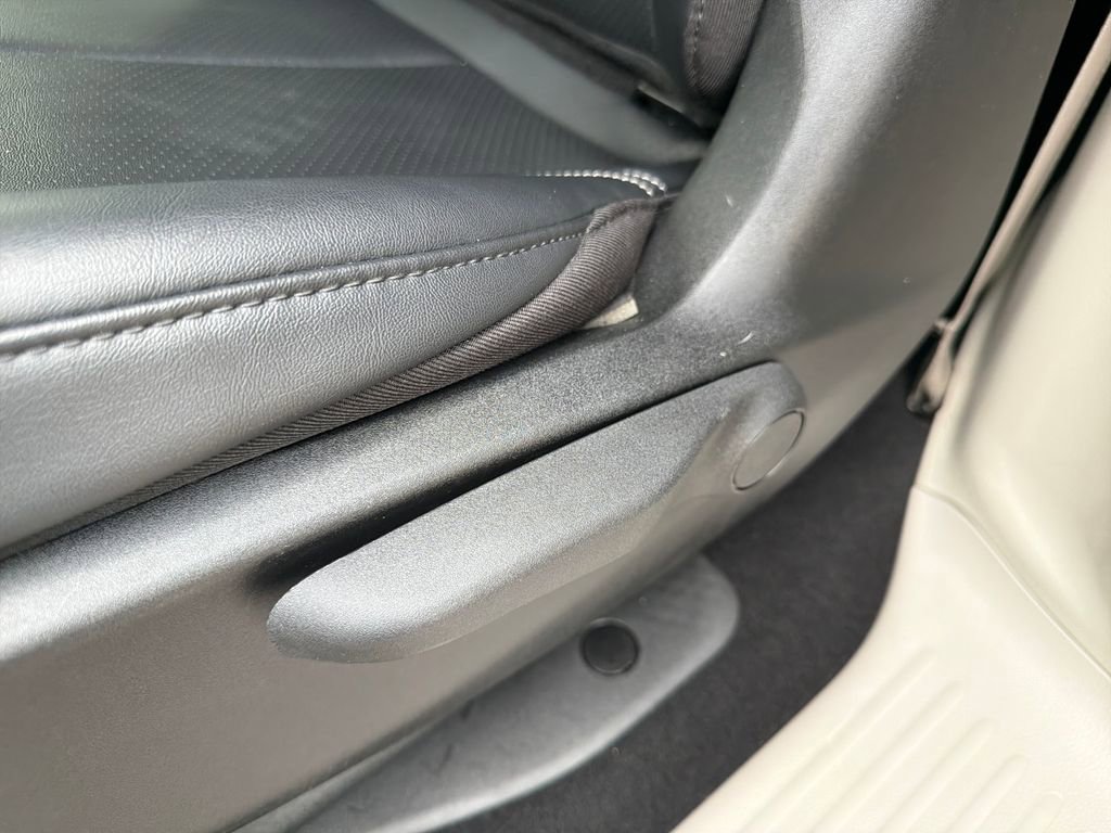 Used 2024 Chrysler Pacifica Select image 42