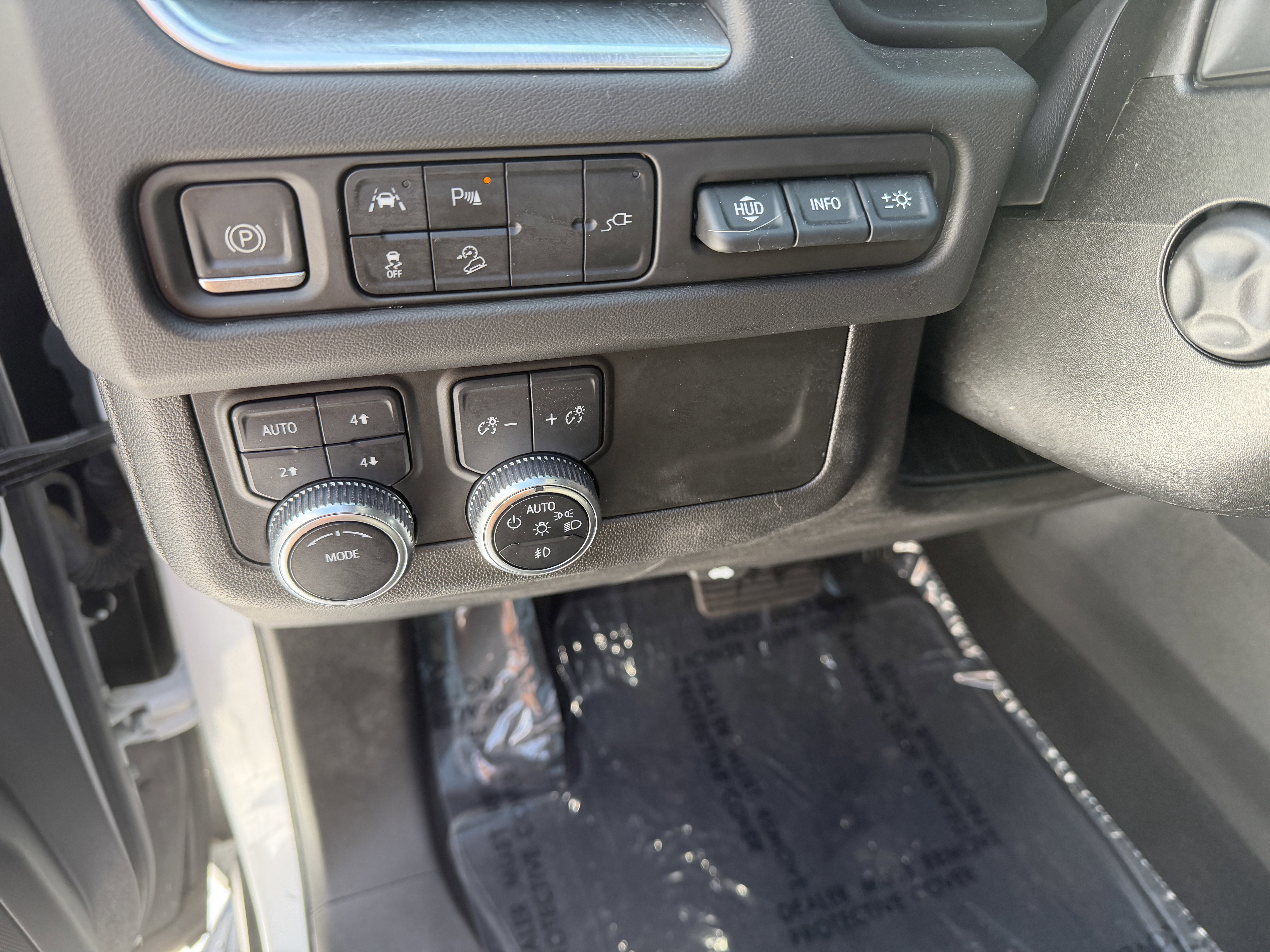 Used 2021 GMC Yukon AT4 w/ Technology Package image 20