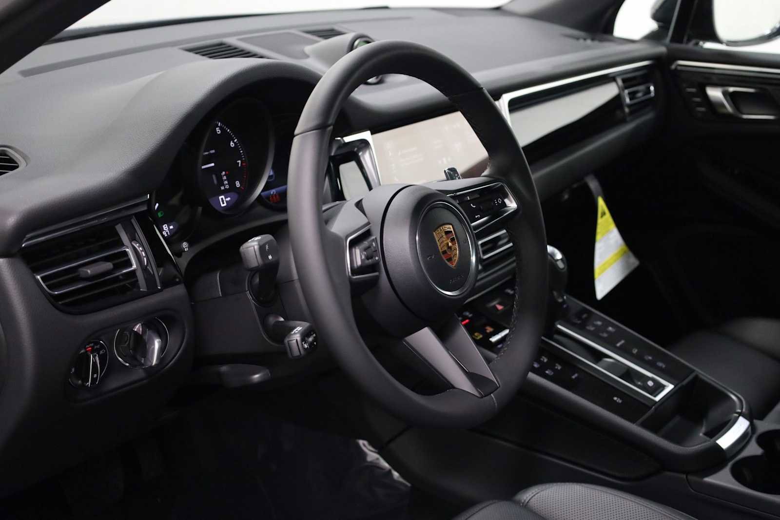 New 2026 Porsche Macan image 4