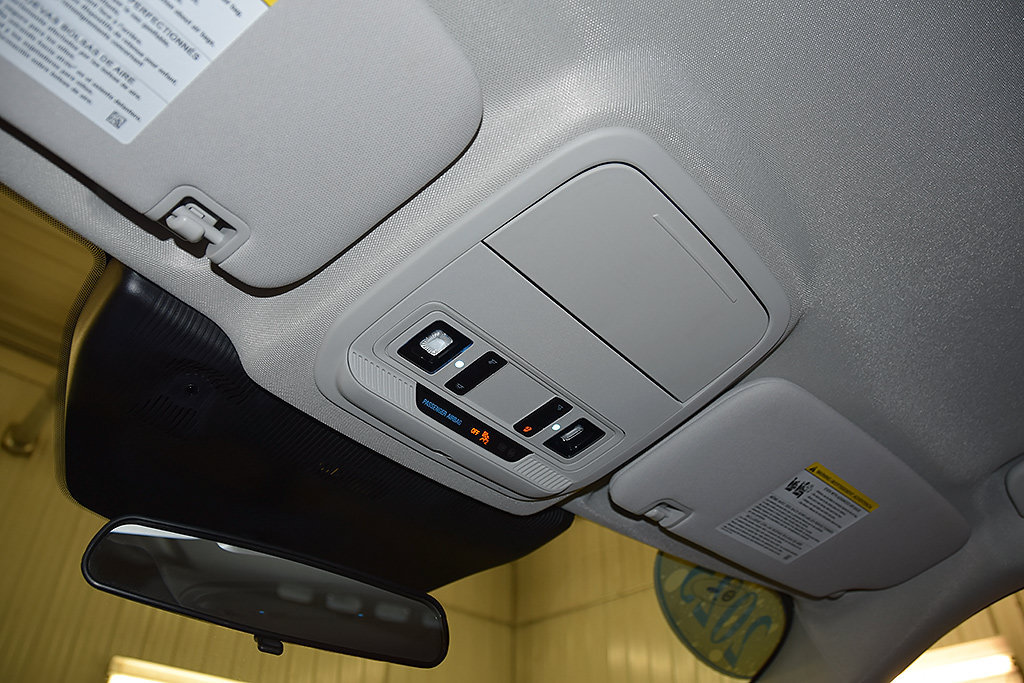 Used 2025 Ford Explorer Active AWD/4WD image 28