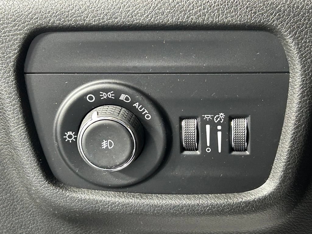 Used 2023 Jeep Grand Cherokee Limited AWD/4WD image 32