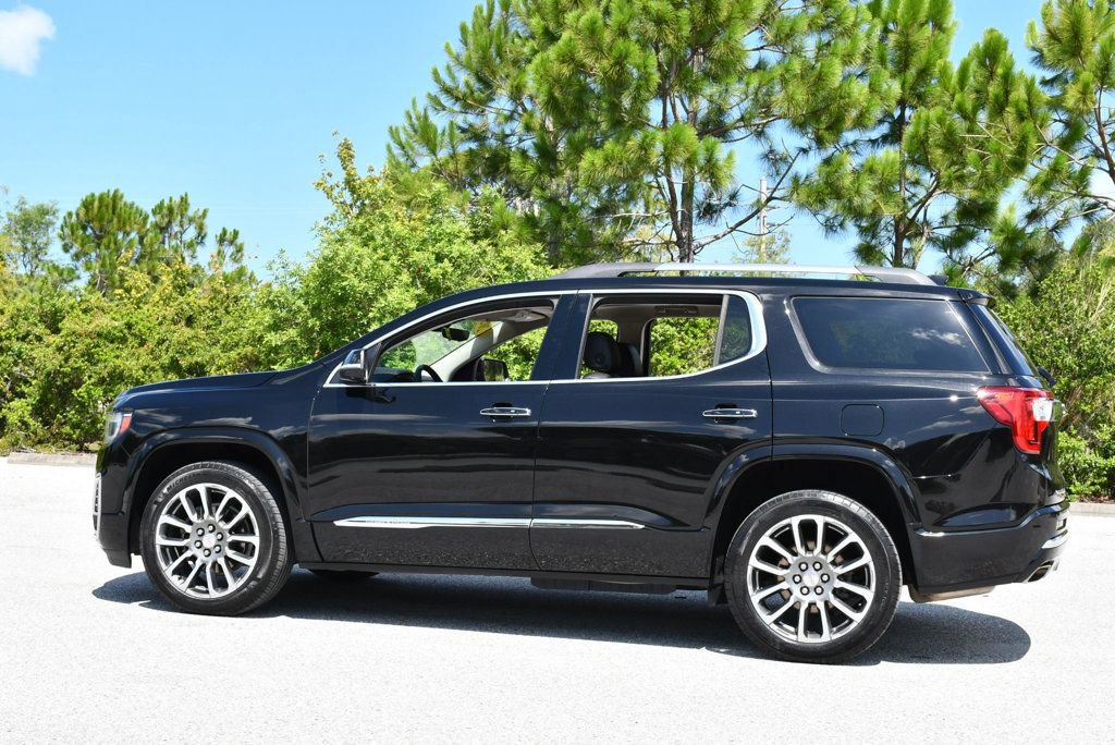 Used 2021 GMC Acadia Denali w/ Denali Technology Package FWD image 4