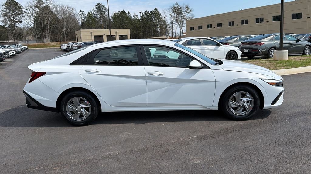New 2026 Hyundai Elantra SE image 4