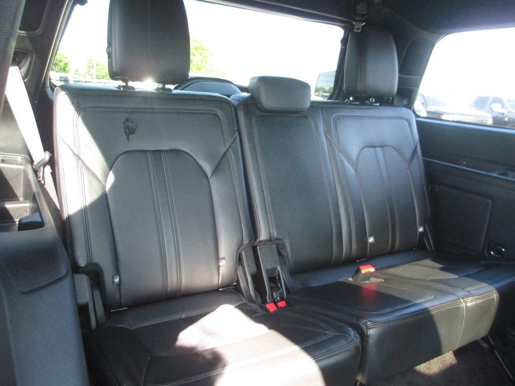 Used 2019 Ford Expedition Limited w/ Equipment Group 302A AWD/4WD image 26