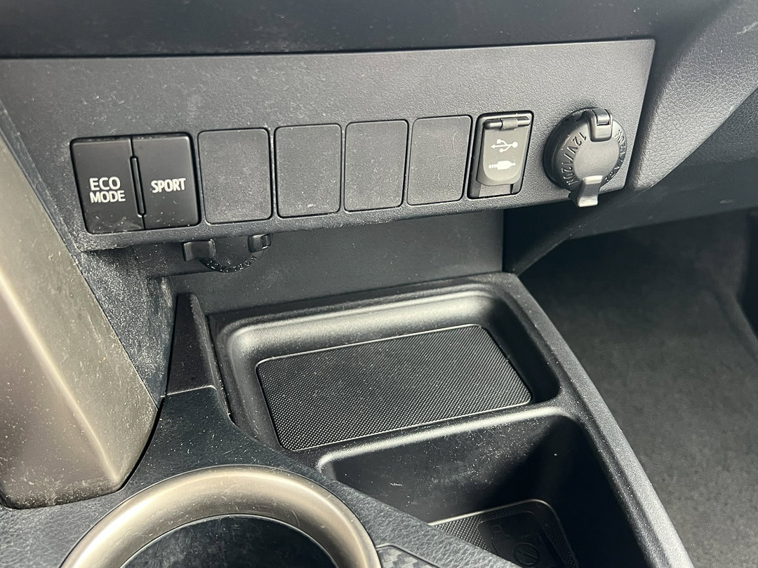 Used 2013 Toyota RAV4 LE image 18