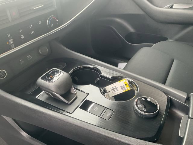 Used 2023 Nissan Rogue S image 24