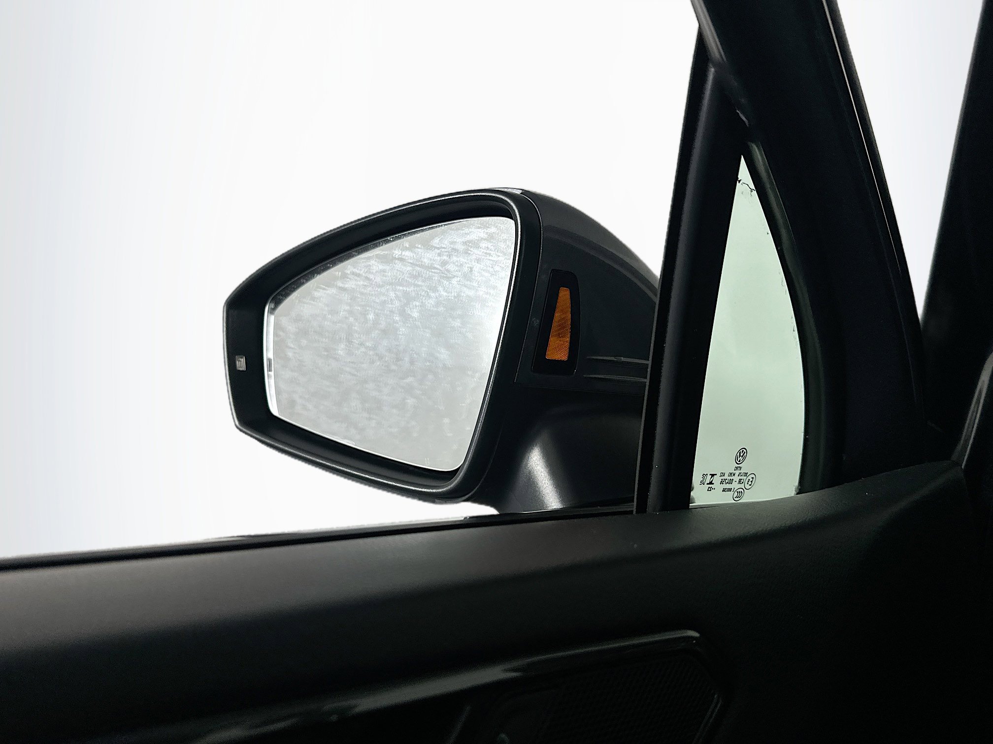Used 2023 Volkswagen Tiguan SE w/ Panoramic Sunroof Package FWD image 16