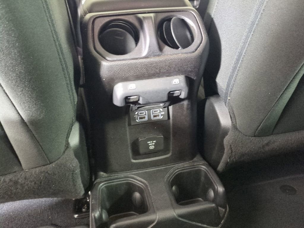 Used 2019 Jeep Wrangler Unlimited Sahara image 16