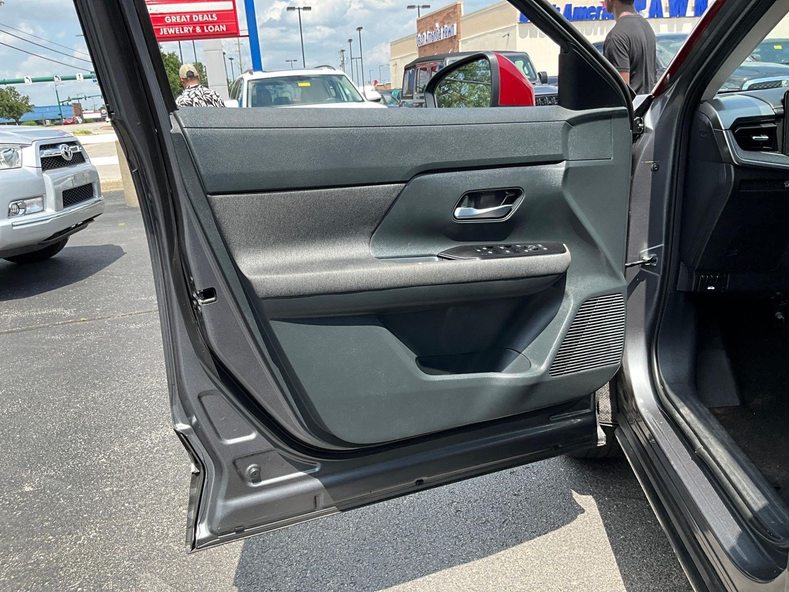 Used 2025 Nissan Kicks SV FWD image 18