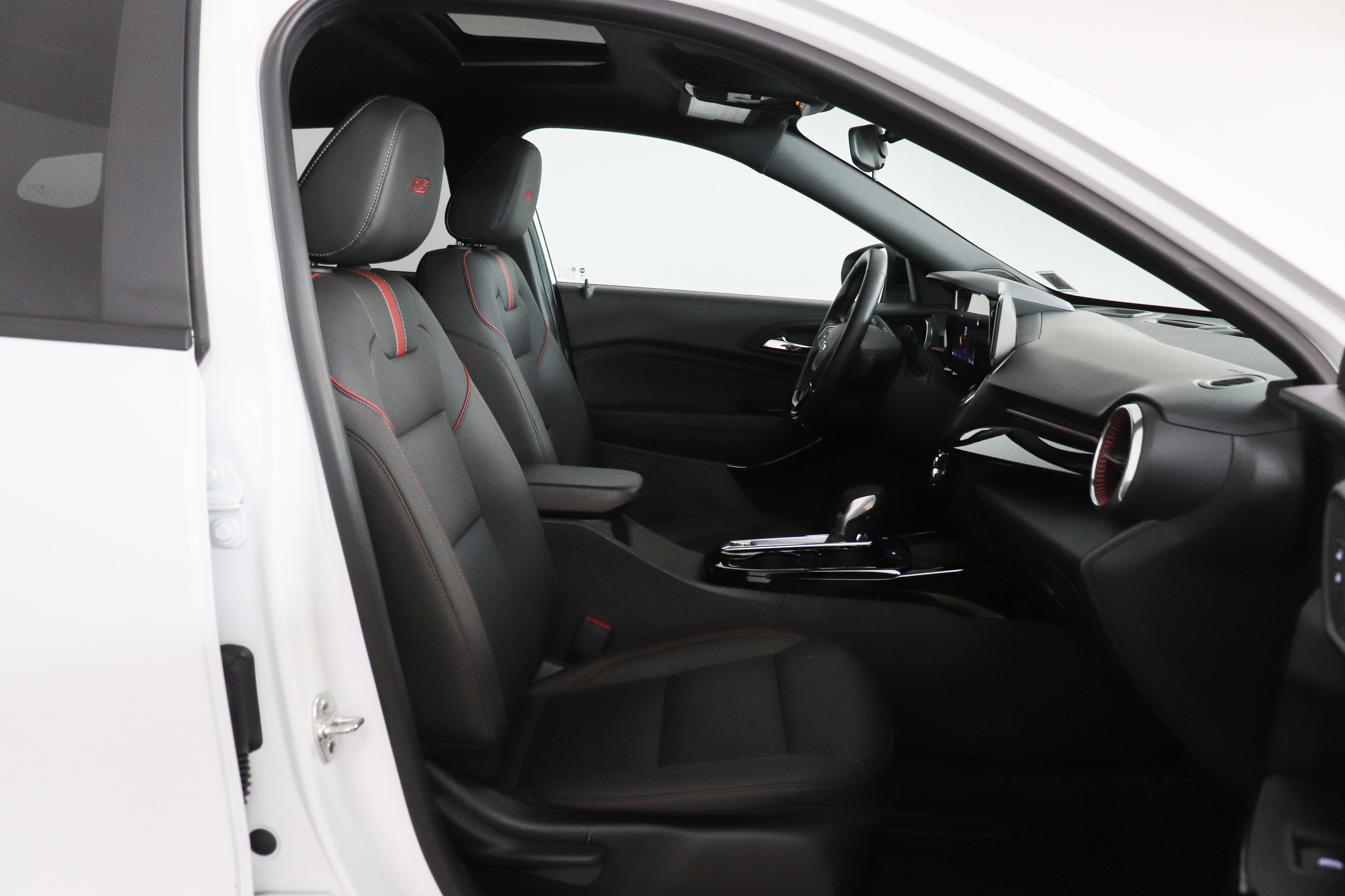 Used 2024 Chevrolet Trax RS w/ Sunroof Package image 15