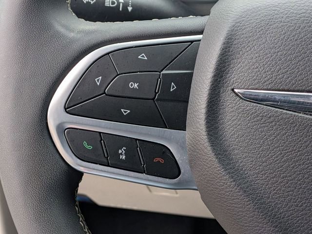 Used 2024 Chrysler Pacifica Touring-L image 19