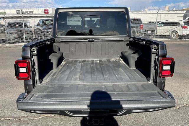 Used 2022 Jeep Gladiator Rubicon w/ LED Lighting Group AWD/4WD image 30