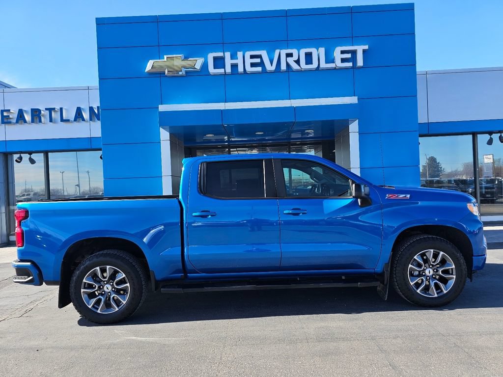 Used 2024 Chevrolet Silverado 1500 RST w/ Z71 Off-Road Package AWD/4WD image 2
