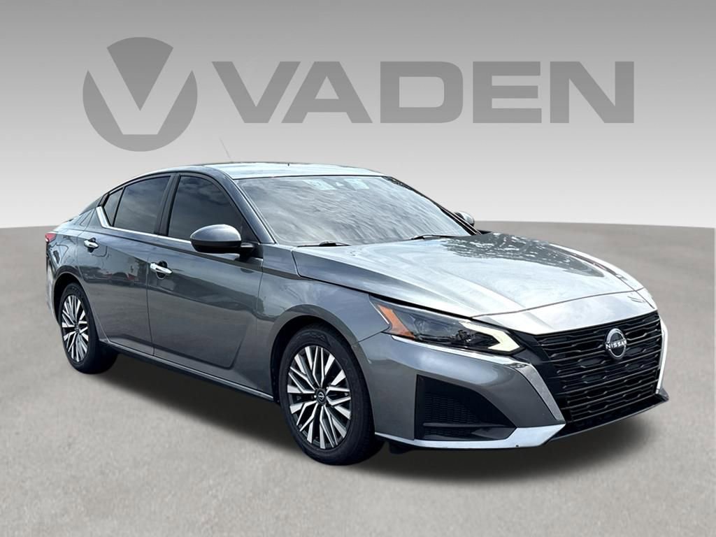 Used 2023 Nissan Altima 2.5 SV