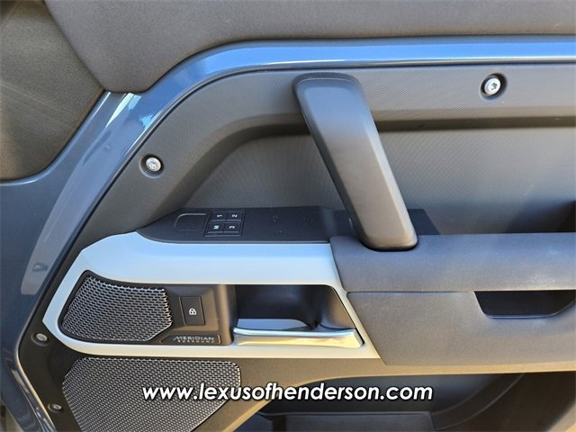 Used 2023 Land Rover Defender 110 SE image 19