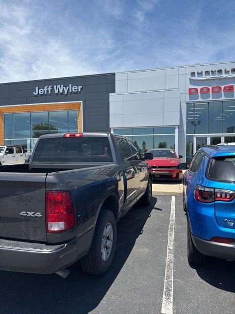 Used 2019 RAM 1500 Express AWD/4WD image 4