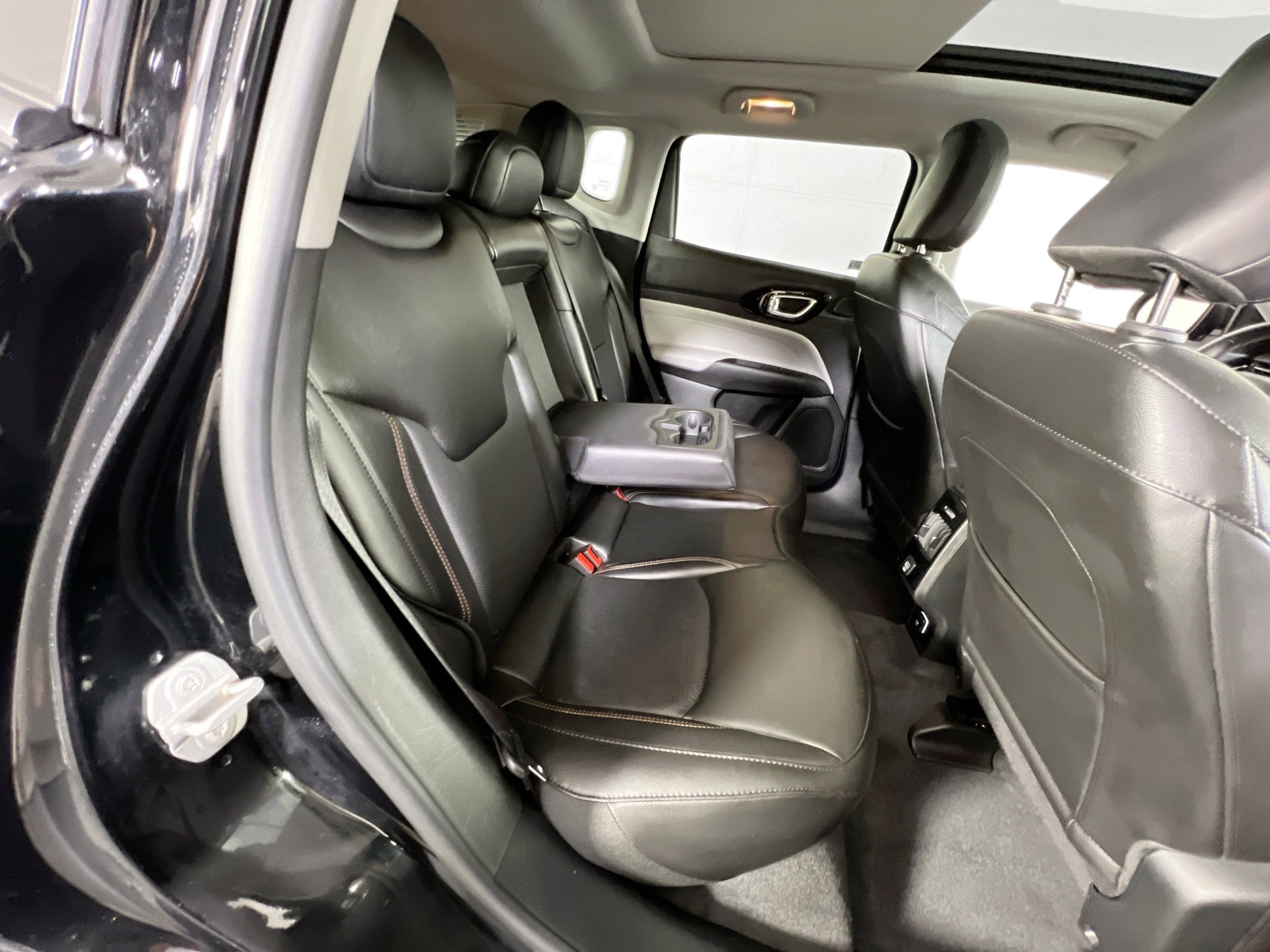 Used 2022 Jeep Compass Limited w/ Sun and Sound Group AWD/4WD image 27